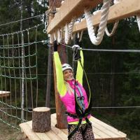 Välillä seikkailu kysyy käsivoimia − Pajulahden seikkailupuisto 