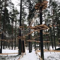 Seikkailupuisto Huikeen ratoja talvella