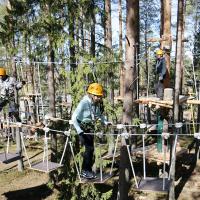 Erilaisia ratoja Seikkailupuisto Pakassa